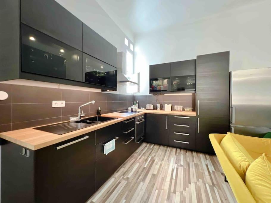 Just Chillin Apt-budapest Historic Landmarks Apartment Budapest