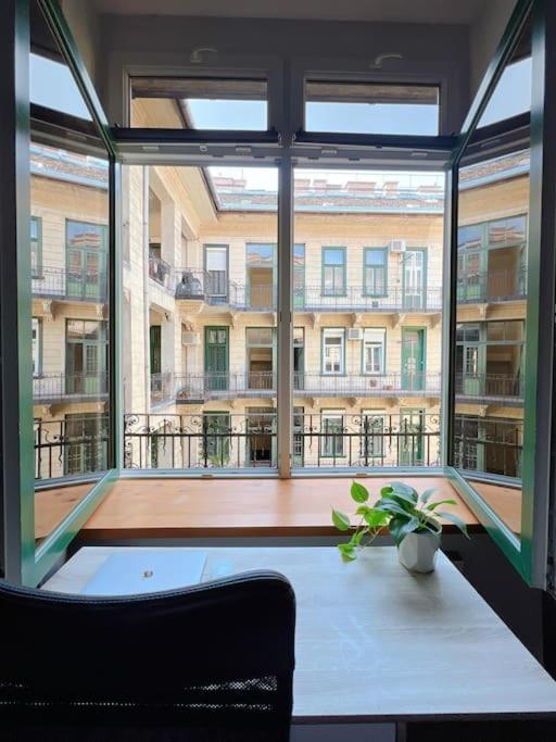 Just Chillin Apt-budapest Historic Landmarks * Budapest