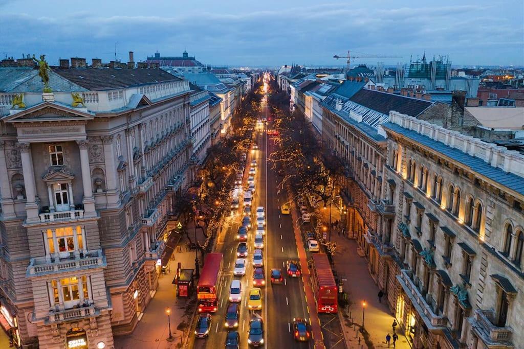 Just Chillin Apt-budapest Historic Landmarks * Budapest