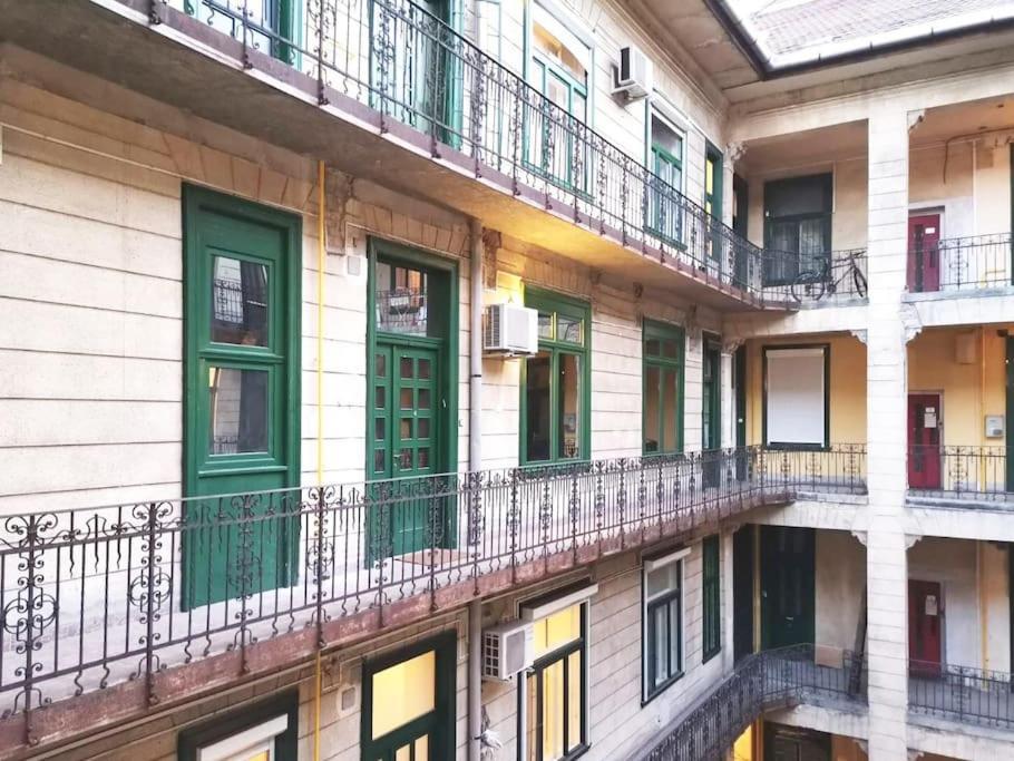 Just Chillin Apt-budapest Historic Landmarks Apartment *